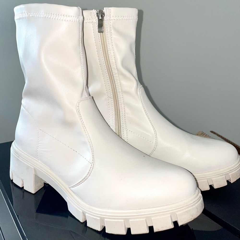 White boots (worn once!)